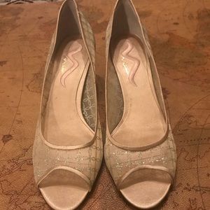 Nina Gold Women’s Pumps